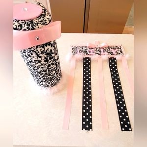 Personalized Bow & headband Holder, name on the Bow Holder is "Lily"